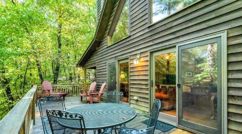 Birds Nest Cabin Rental W Jefferson